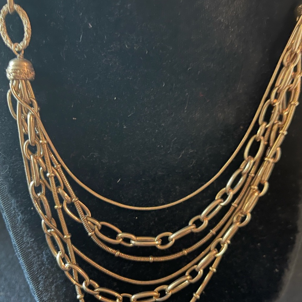 Liz Claiborne Vintage New Gold Tone layer Chain - Picture 2 of 6